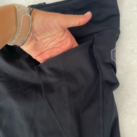 Under Armor black leggings - Picture 4 of 5